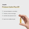 Beneficios de Martiderm Proteos Hydra Plus SP – Ampolla en la mano Ampolla Martiderm Proteos Hydra Plus SP en la mano con beneficios del tratamiento