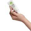 Aplicación Martiderm Acniover Night Renewal Cream